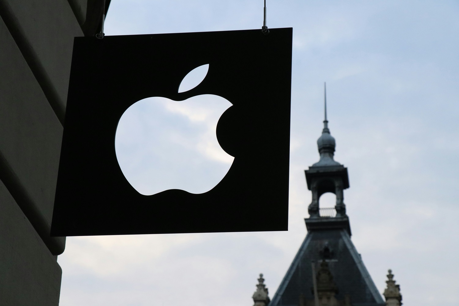 EU fines Apple €1.8 billion for music streaming competition violations