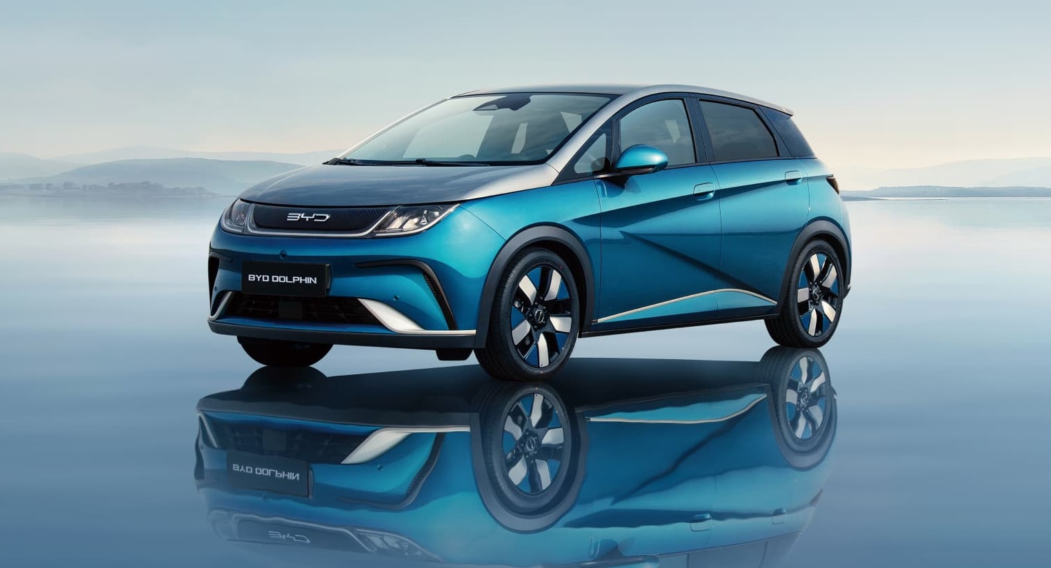 BYD closes in on Tesla with record 526,000 electric vehicle sales in Q4 2023