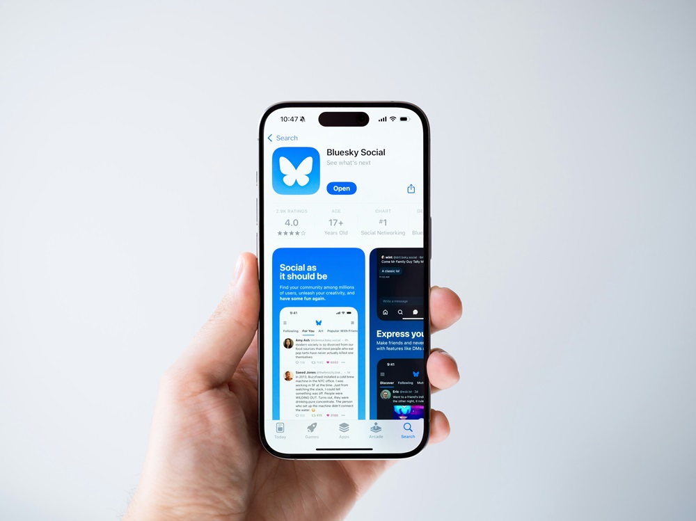 Tech entrepreneurs seek to revolutionise social media with decentralised network