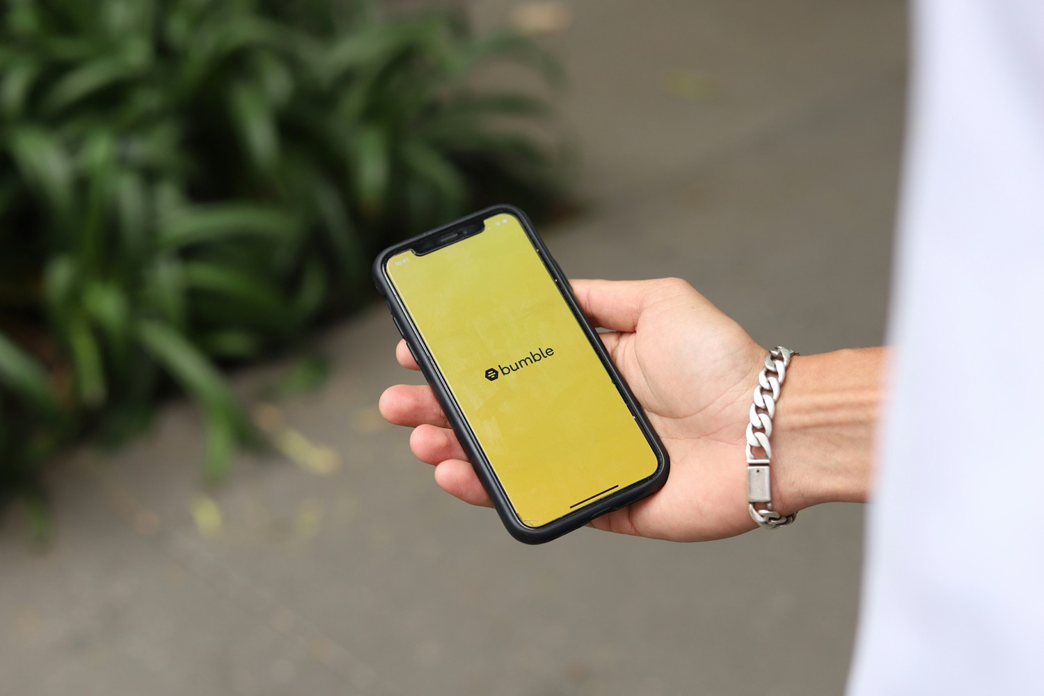 Bumble breaks tradition: men can now make opening moves