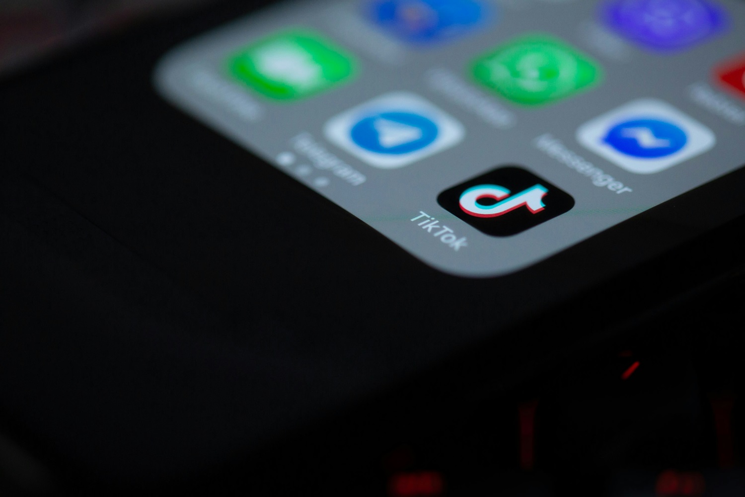 Universal Music Group ends TikTok licensing amid allegations of bullying and AI concerns