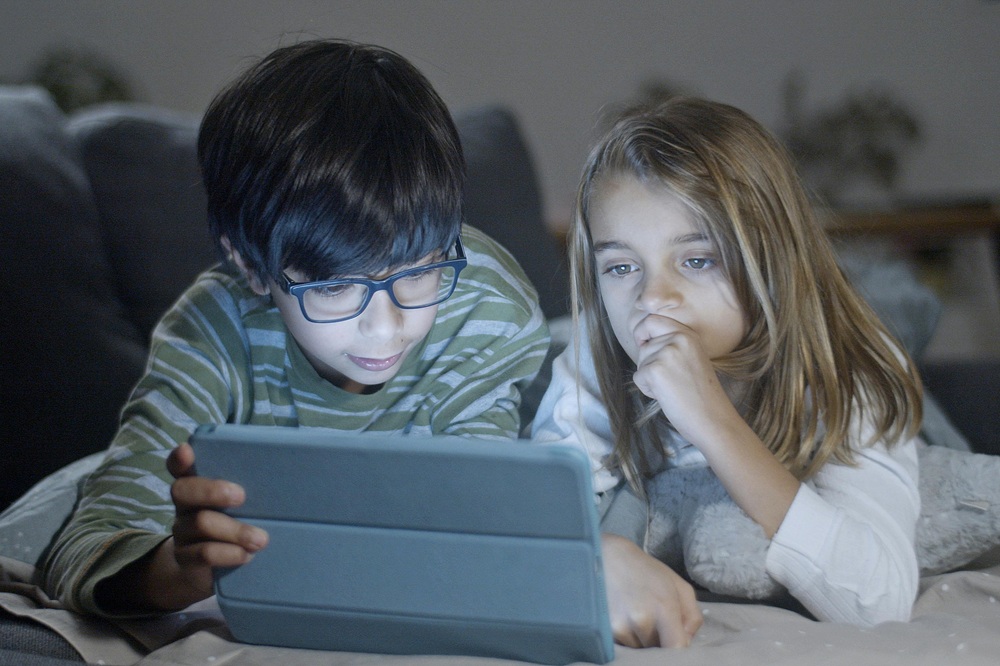 Australia pressures tech giants over child bans