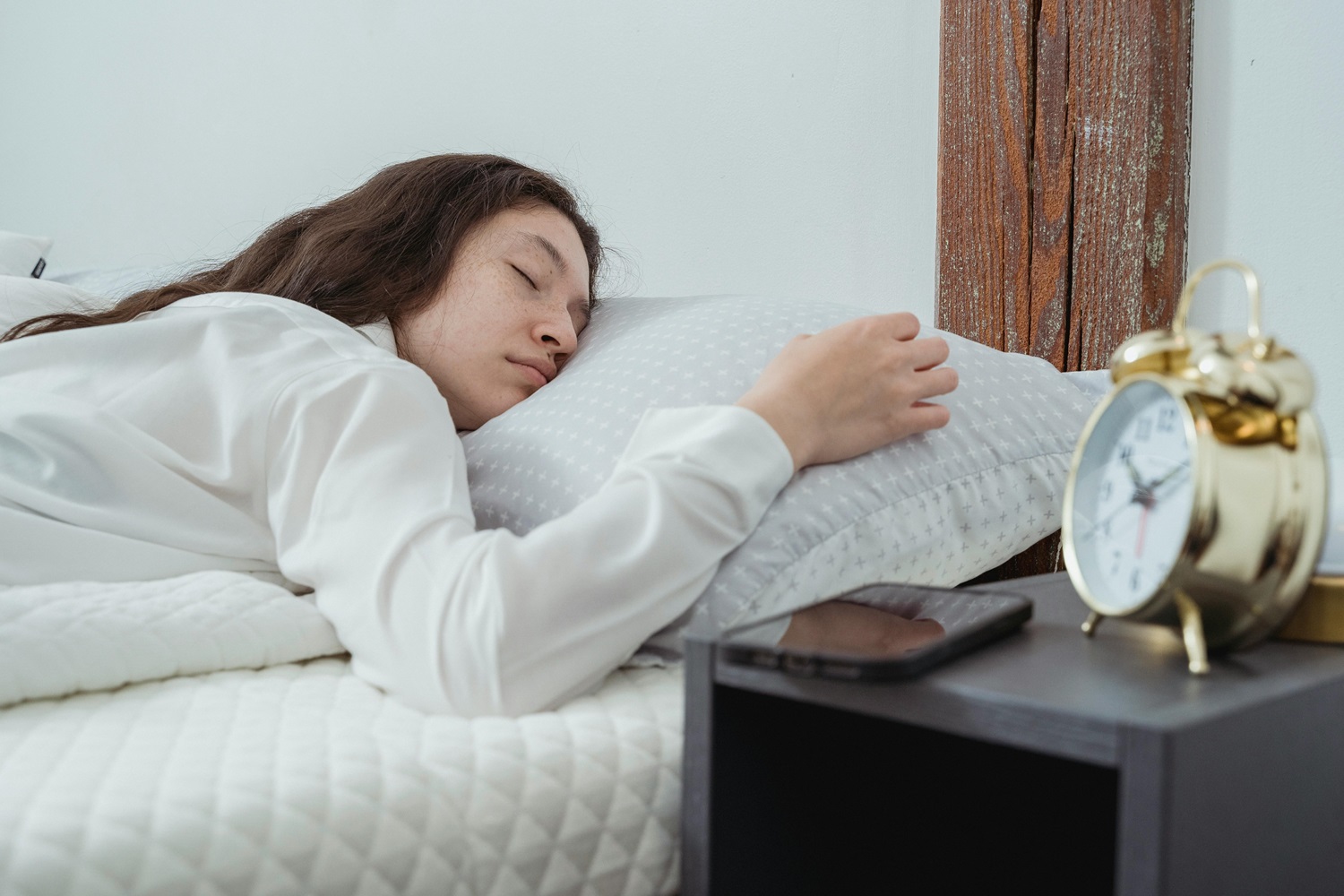 Apple rushes to fix silent iPhone alarms