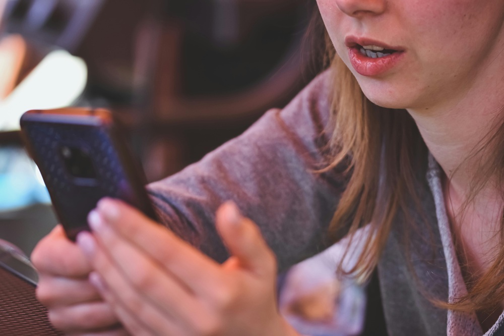 Russia tightens grip on messaging apps with new restrictions