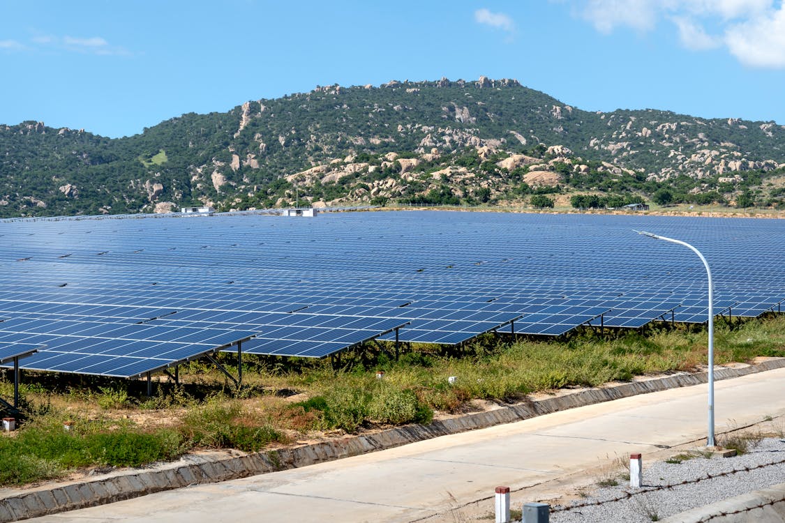 China to build world’s largest solar farm