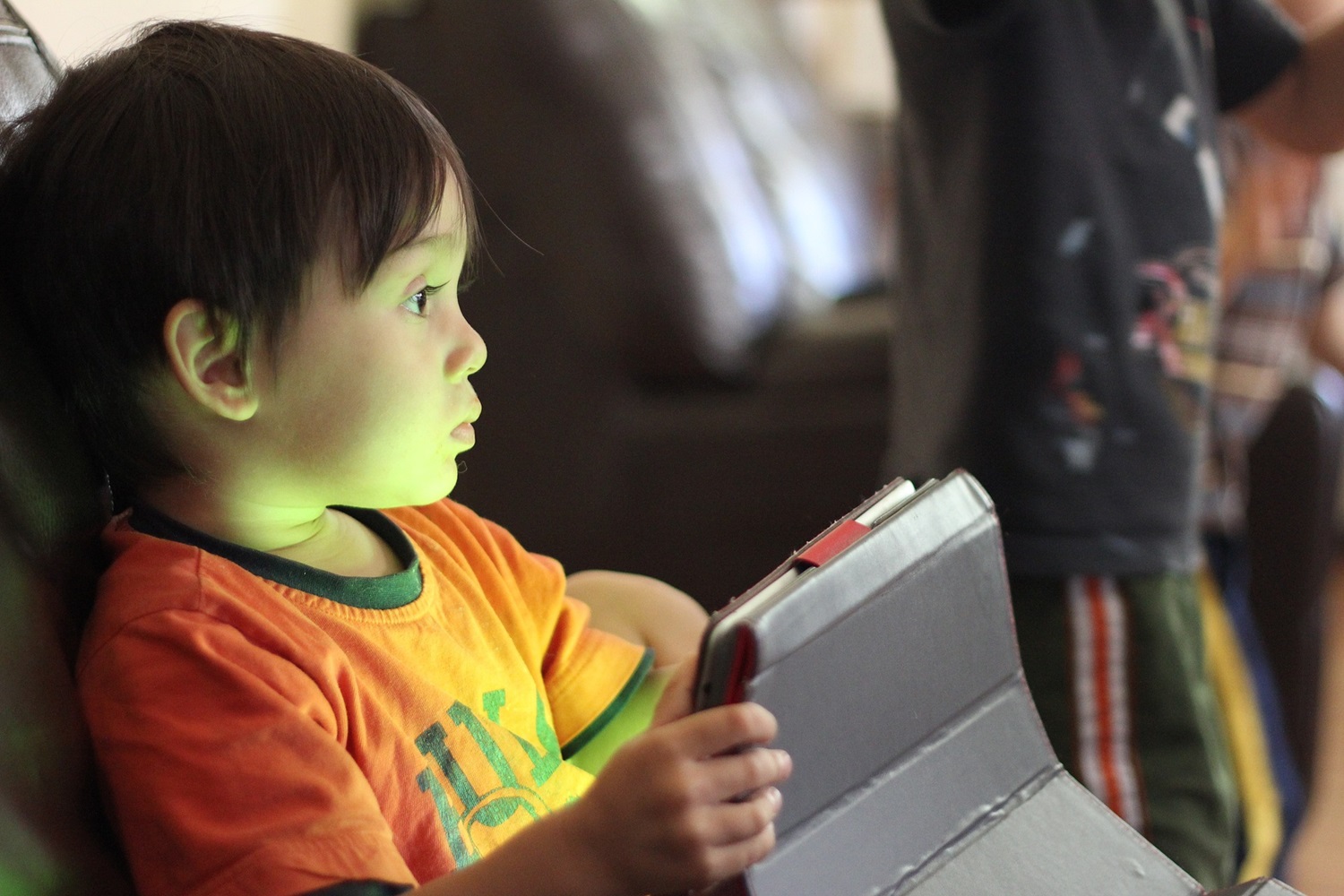 French experts advocate strict limits on child screen time